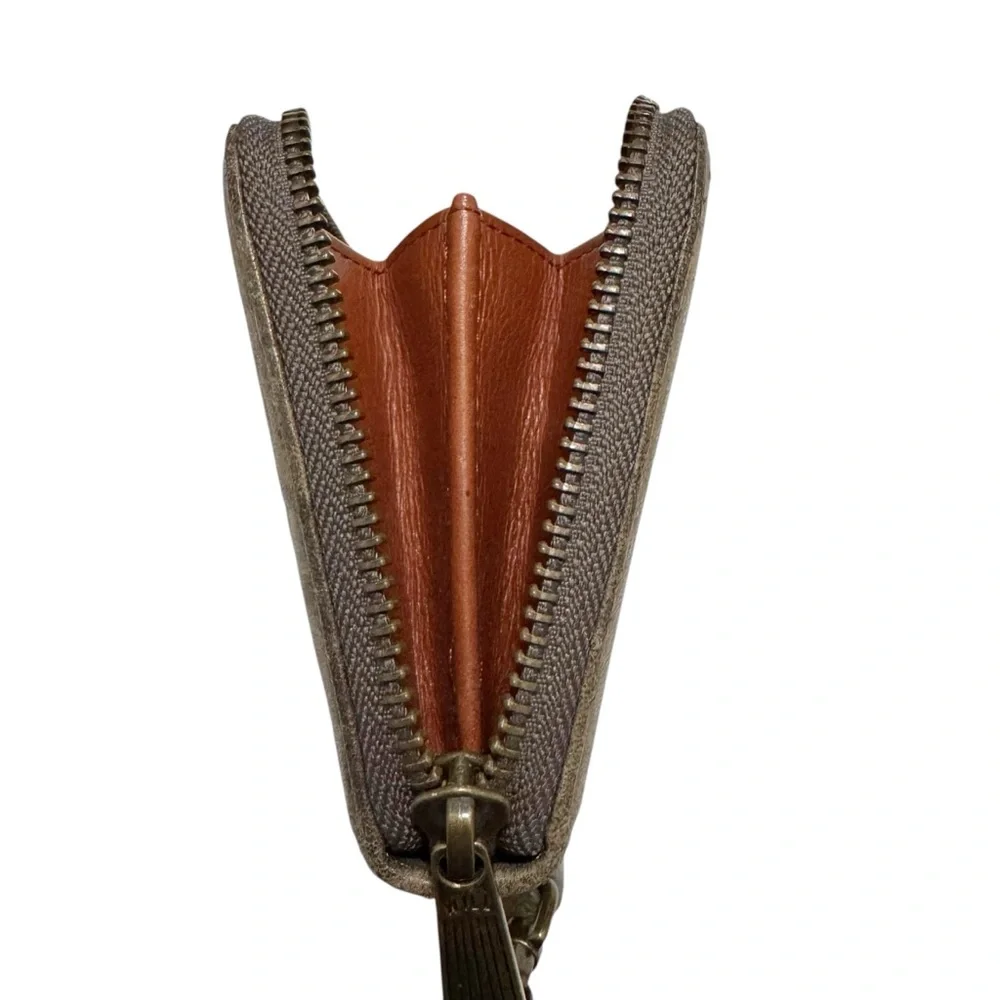 Will Leather Goods Zip Around Leather Clutch Wristlet
